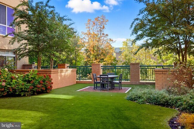 Building Photo - 2200 N Westmoreland St