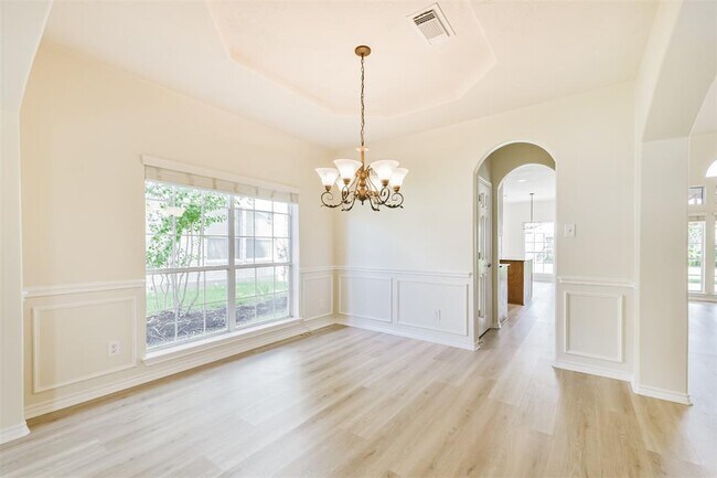 Building Photo - 11918 Mariposa Canyon Dr