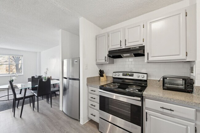 Building Photo - 1711 Bellevue Ave