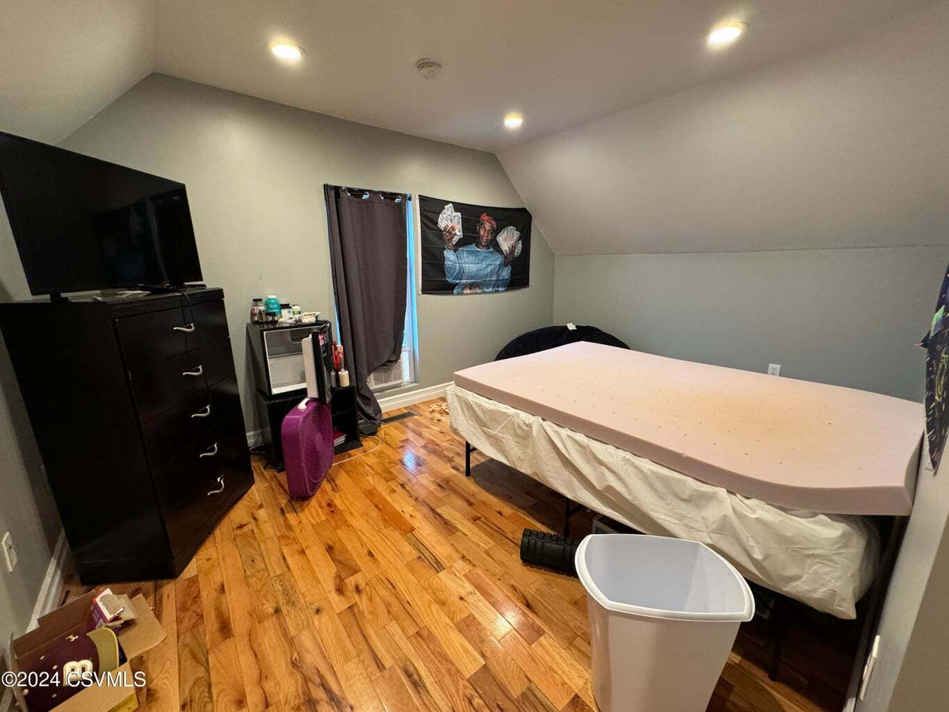 Room 7 - 13 E 3rd St
