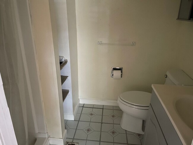 Building Photo - Cute 3 bedroom, 2 bathroom available in Sp...
