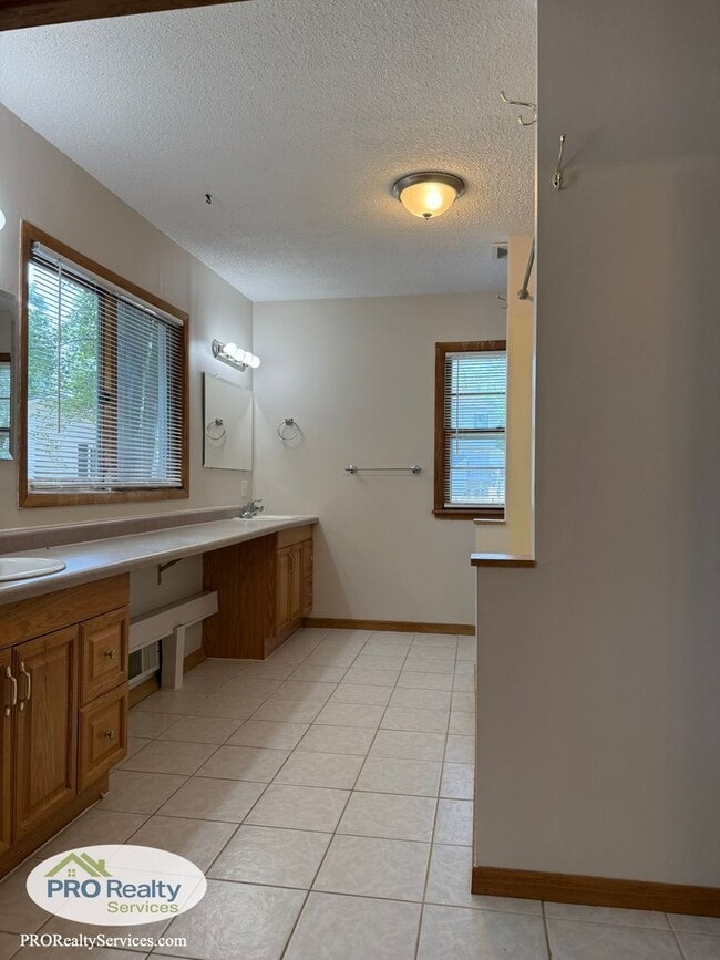 Building Photo - 4 Bedroom Home One Block from Medicine Lake