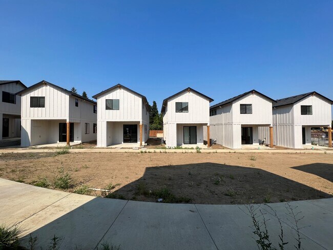 Building Photo - 9904 NE 46th Ct