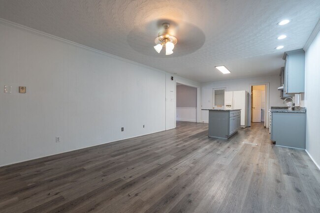 Building Photo - MOVE IN READY 4 Bedroom in Western Branch!