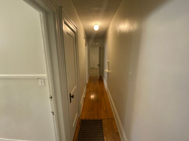 Building Photo - 906 Lancaster St
