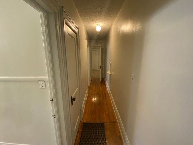 Building Photo - Adorable 1 Bedroom Duplex Near Duke - W&D / Fenced Yd