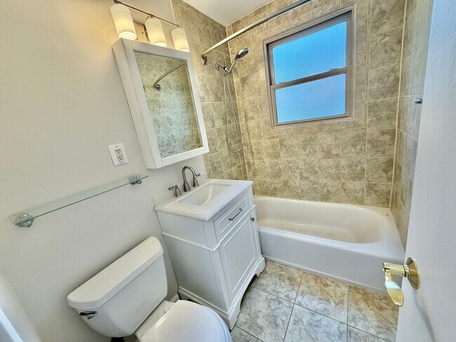 Building Photo - Arlington Gazebo Love, One Bedroom Close to Everything near Ballston