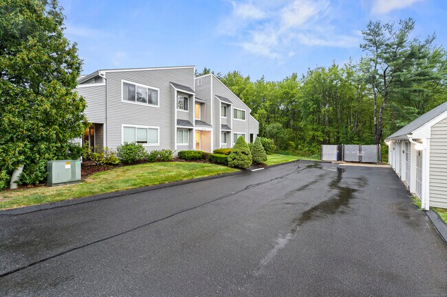 Building Photo - 28 Hilltop Dr