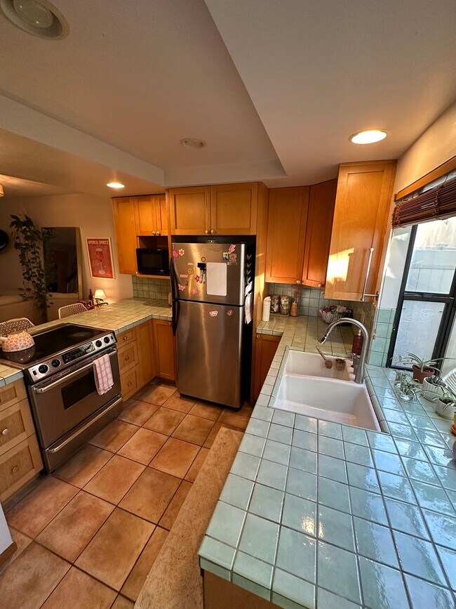 Building Photo - 1221 Essex St