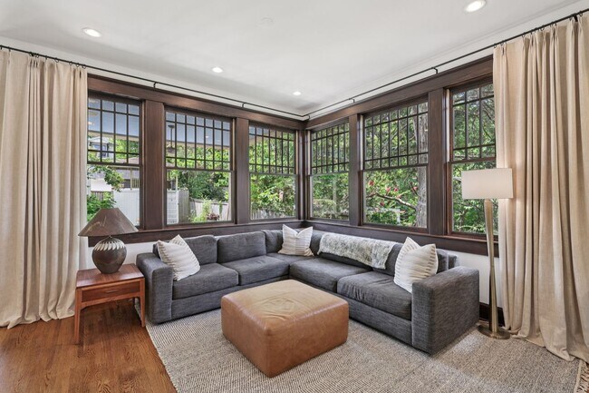 Building Photo - Beautiful Historic 4BR/3BA Gem | Hillsboro...