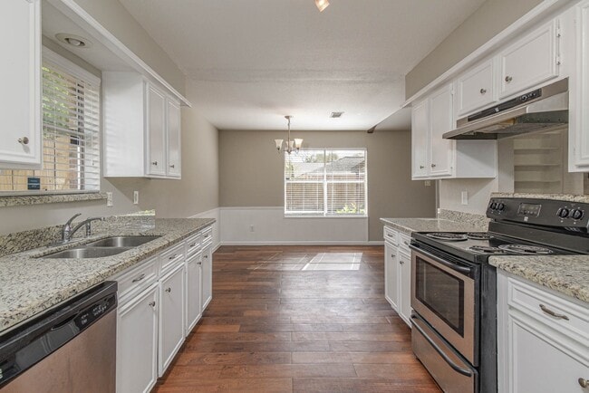 Building Photo - 1102 Newport Blvd