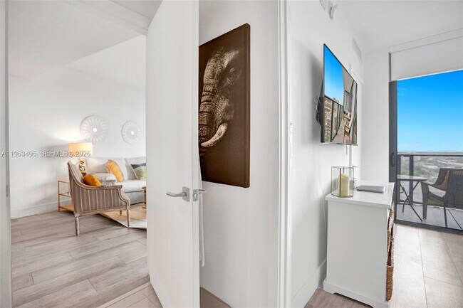 Building Photo - 121 NE 34th St