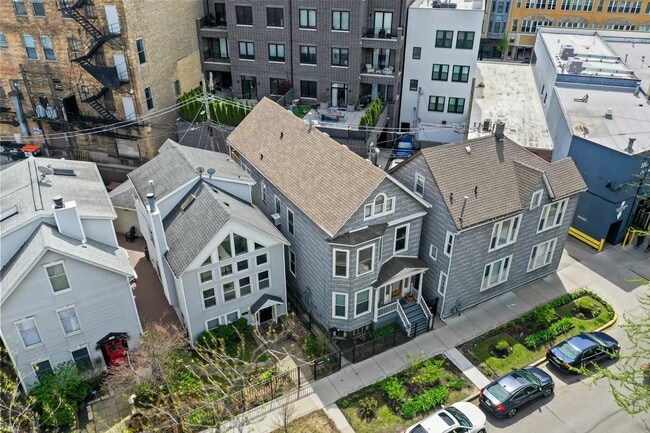 Building Photo - 1429 W Barry Ave