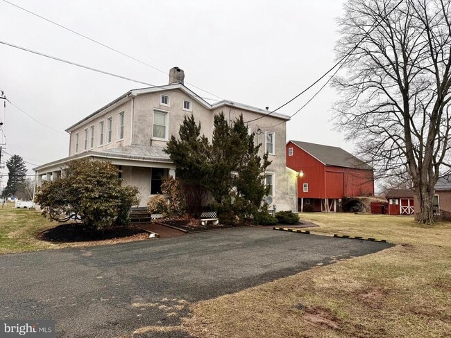 Building Photo - 2933 E High St