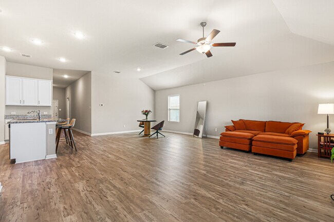 Building Photo - 7039 Diamond Vly