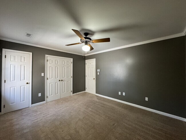 Building Photo - Introducing a charming Colonial style home...