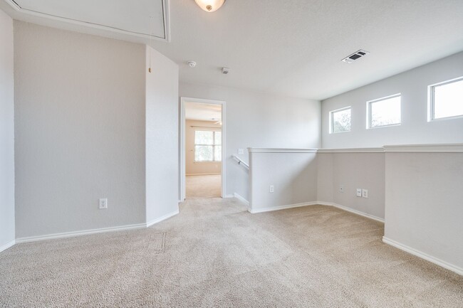 Building Photo - 3 Bedroom/2.5 Bath Pecan Hill Subdivision