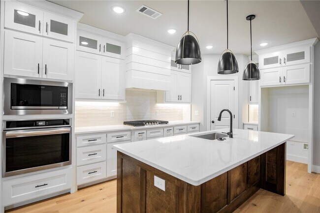 Building Photo - 7843 Range