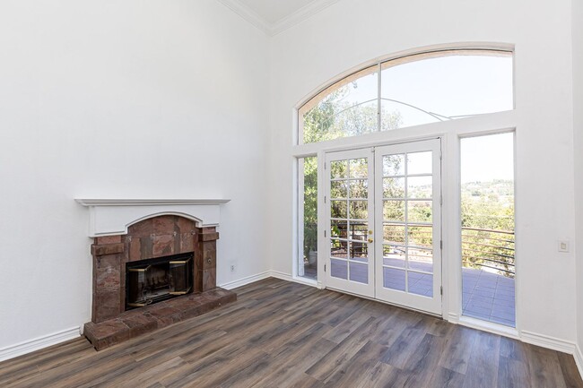 Building Photo - AMAZING ALPINE HOME WITH STUNNING VIEWS, 3...