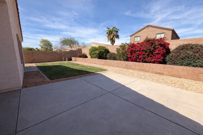 Building Photo - Charming 3 bed + bonus room, 2 bath home in the Ghost Ranch Communtity