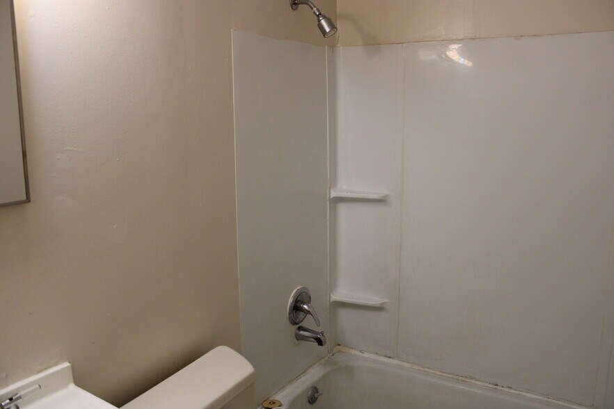 Building Photo - 3861 E Roseberry St