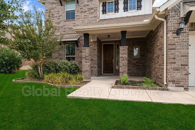 Building Photo - 812 Silver Fox