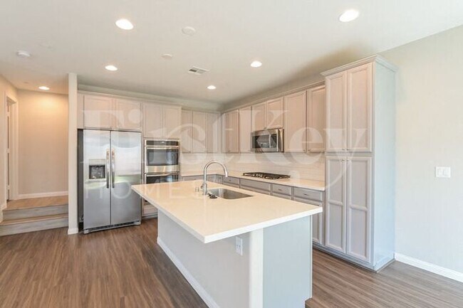 Building Photo - 153 Volti Subito Way