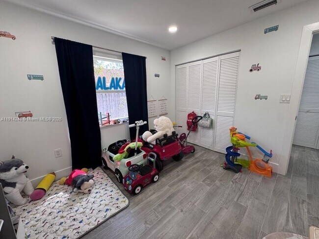 Building Photo - 5593 NW 102nd Pl