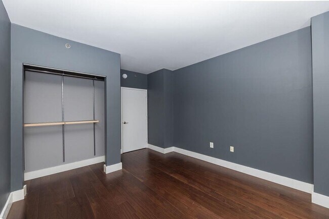 Building Photo - 102 Christopher Columbus Dr