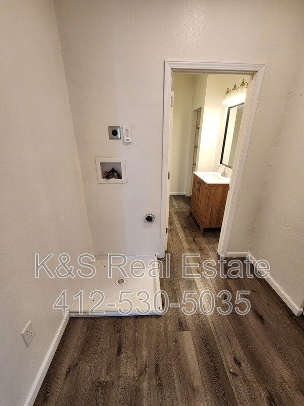 Building Photo - 4701 Elm St