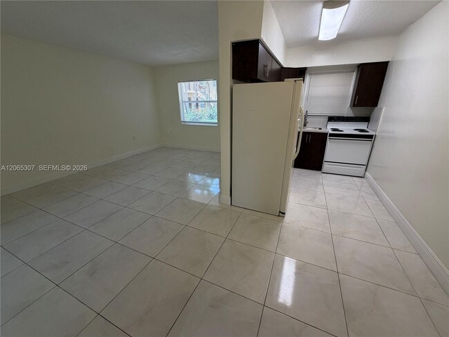 Building Photo - 16150 NE 19th Ct