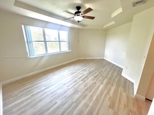 Building Photo - 8021 NW 114th Pl