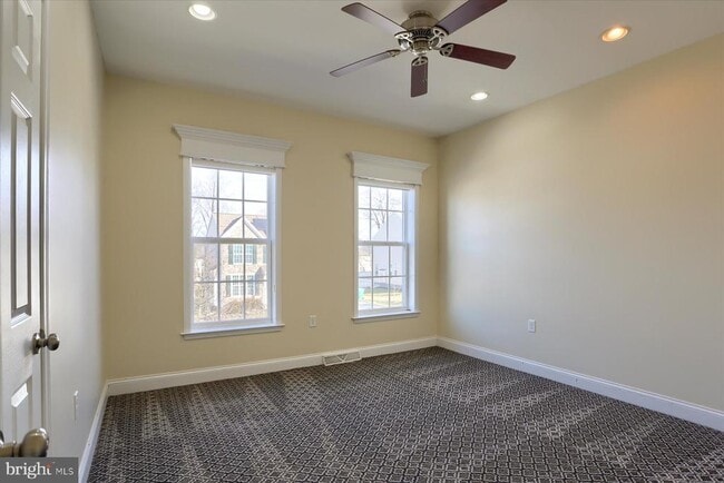 Building Photo - 978 Powder Horn Dr