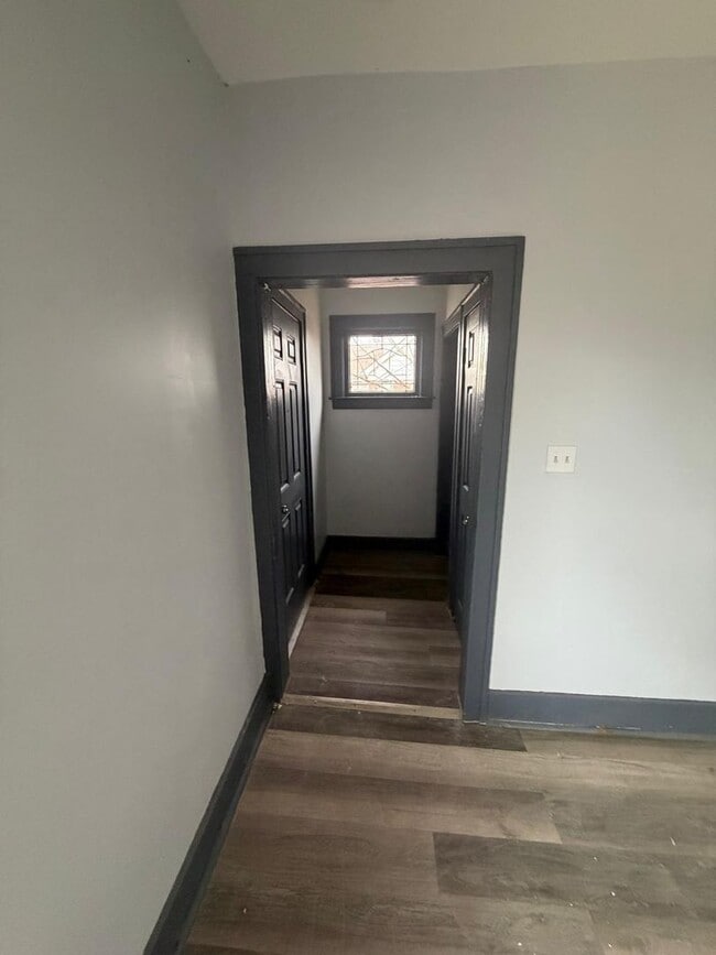 Building Photo - 4 bedroom 2 full bathroom!