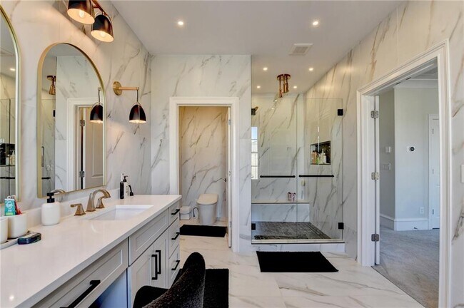 Building Photo - 120 Grand Cres