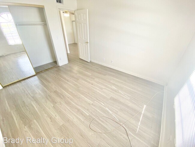 Building Photo - 2 br, 2 bath House - 2978 Juniper Hills #201