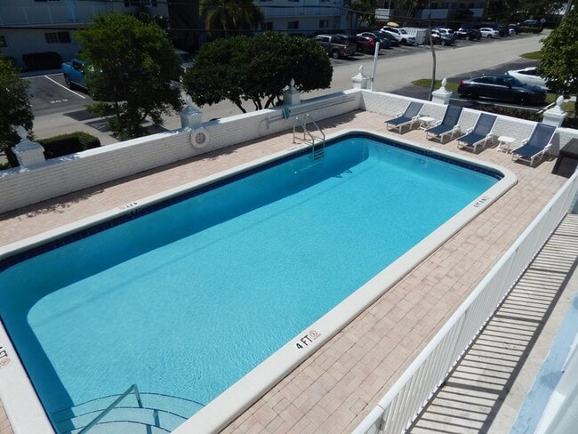 Building Photo - 2829 NE 33rd Ct