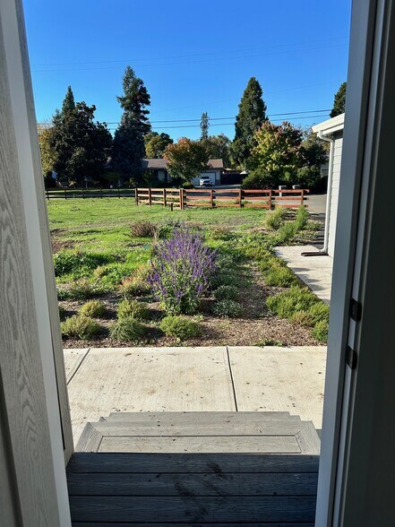 Building Photo - 148 Mission Dr