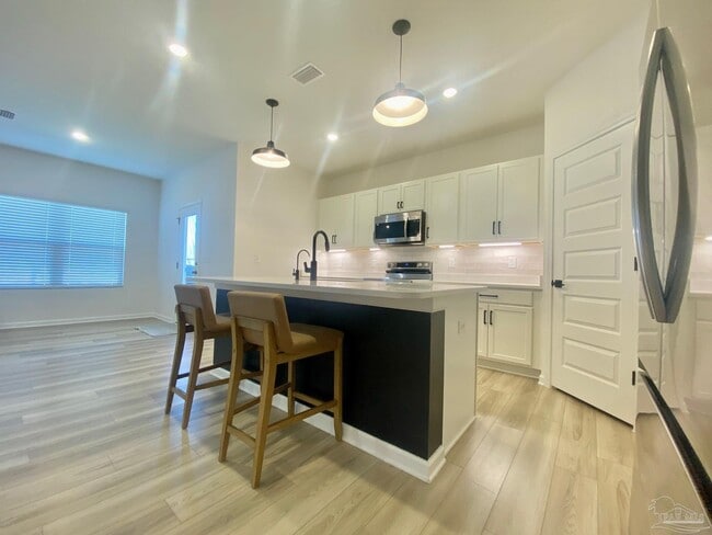 Building Photo - 9668 Sagewood Dr