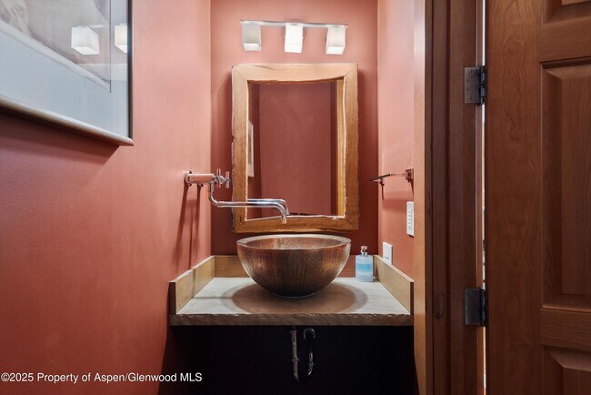 Building Photo - 714 S Galena St