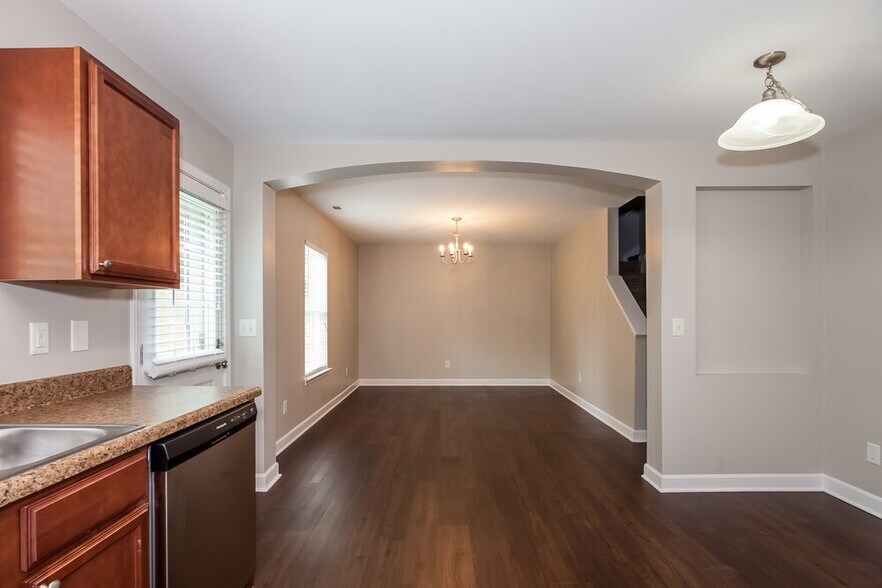 Building Photo - 1021 Ramsgate Dr SW