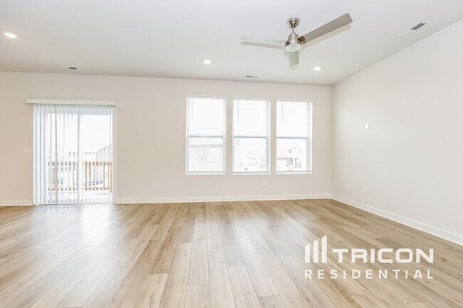 Building Photo - 350 Park Glen Dr