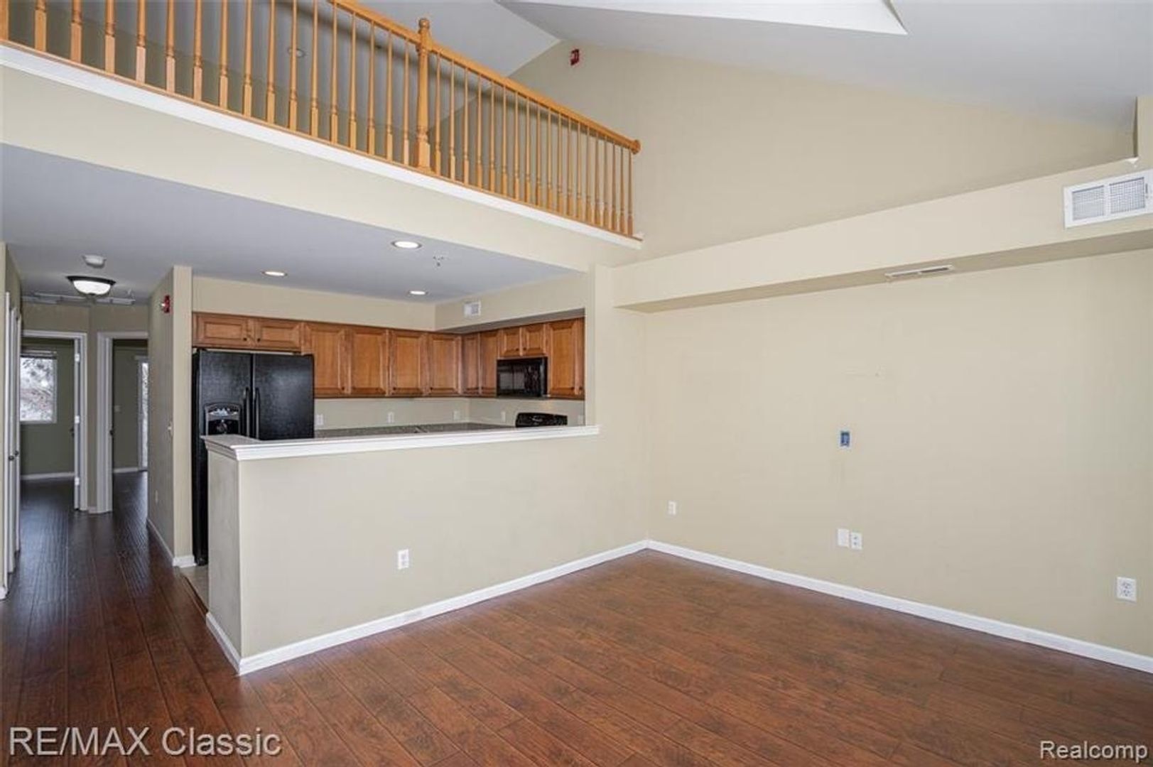 Building Photo - 3072 Schoolhouse