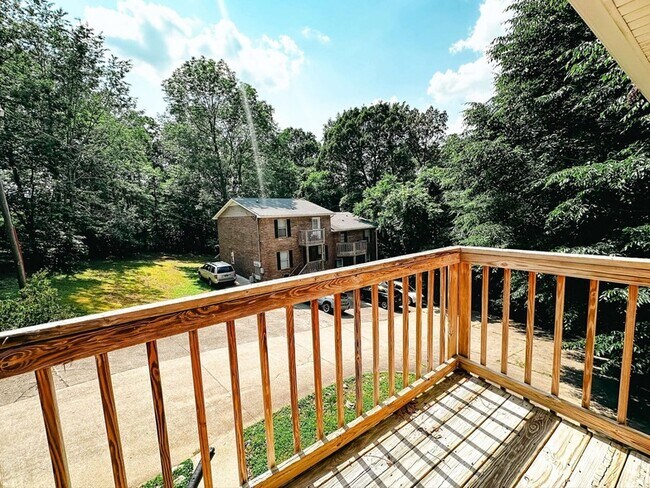 Building Photo - 470 Martha Ln