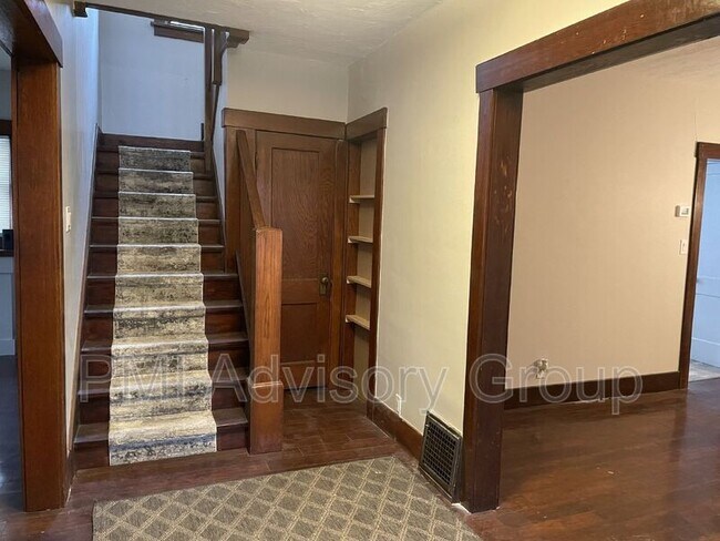 Building Photo - 2201 SW Huntoon St