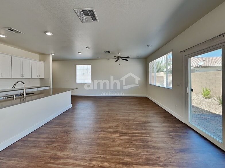 Building Photo - 1706 Macchia Ave