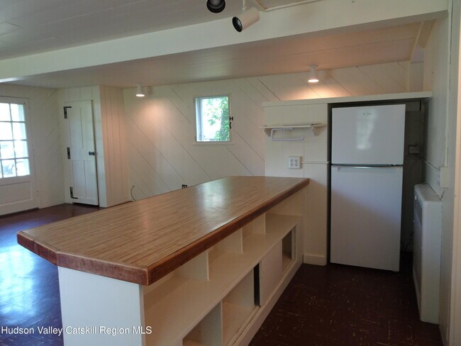 Building Photo - 549 NY-23B