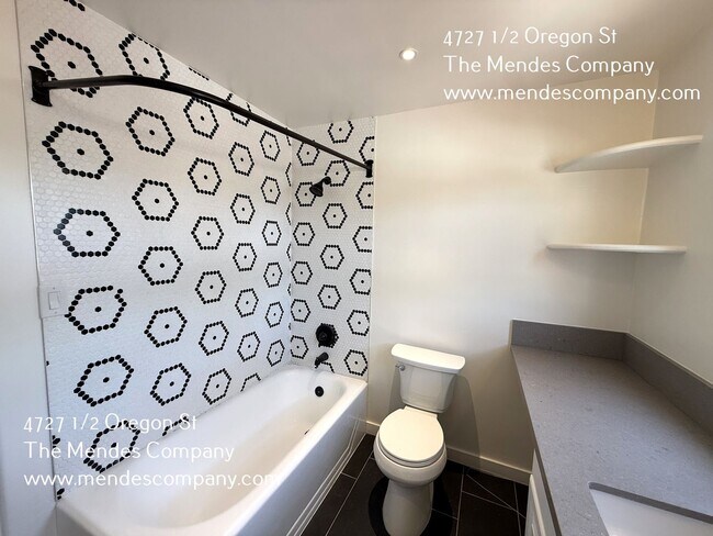 Building Photo - 4727 1/2 Oregon St.-