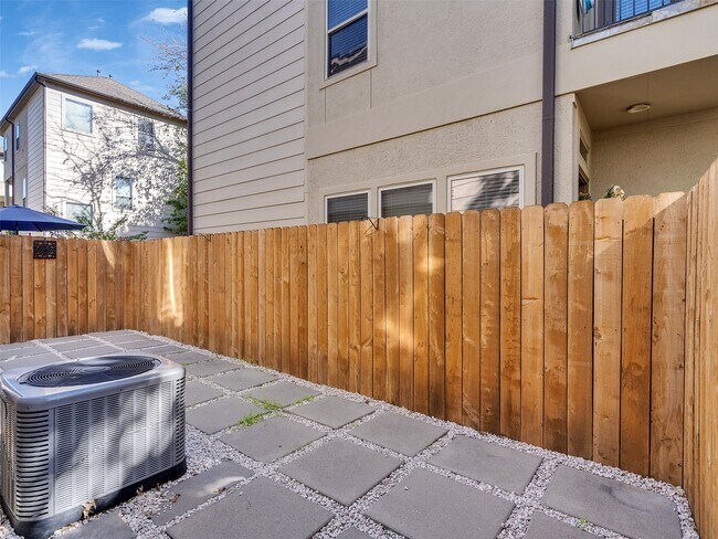 Building Photo - 3802 Center St