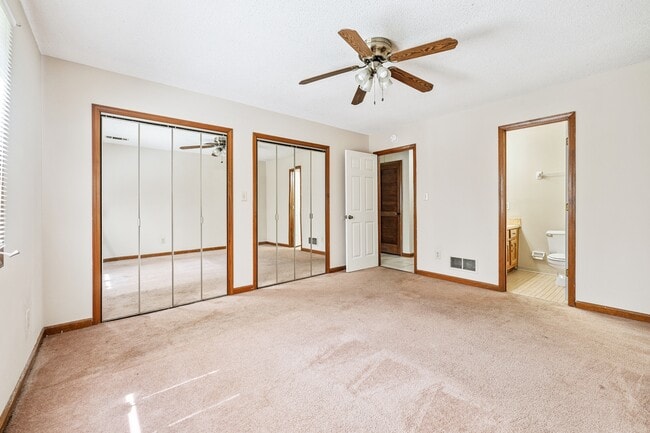 Building Photo - 2804 Briar Hill Ln SE
